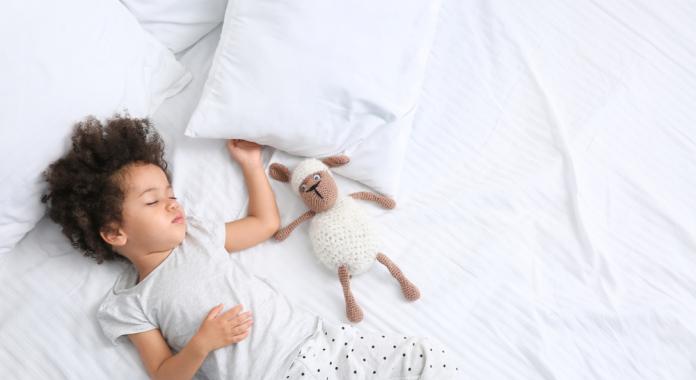tips om je baby of kind beter te laten slapen